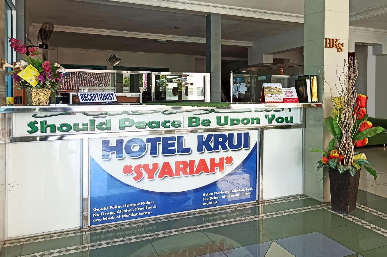 Oyo 2611 Hotel Krui Syariah Exterior photo