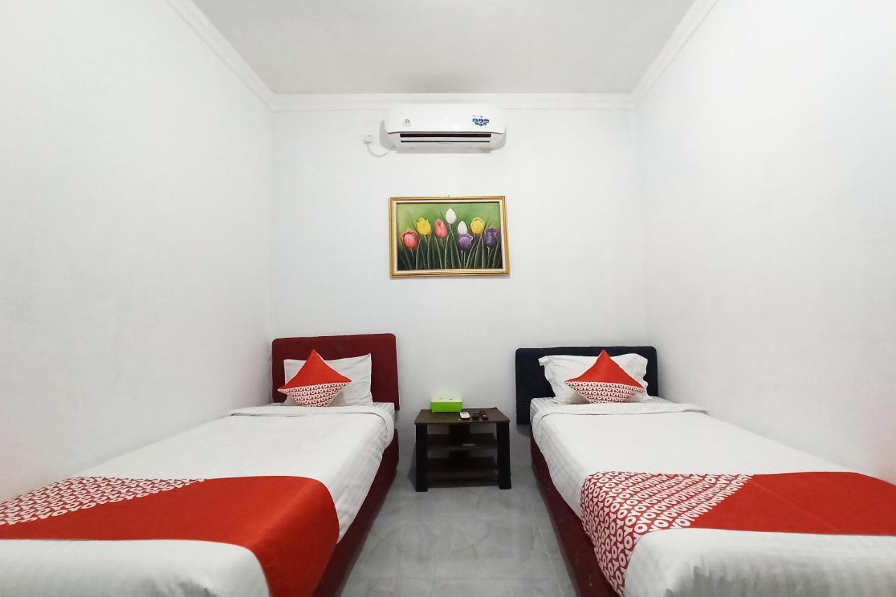Oyo 2611 Hotel Krui Syariah Exterior photo