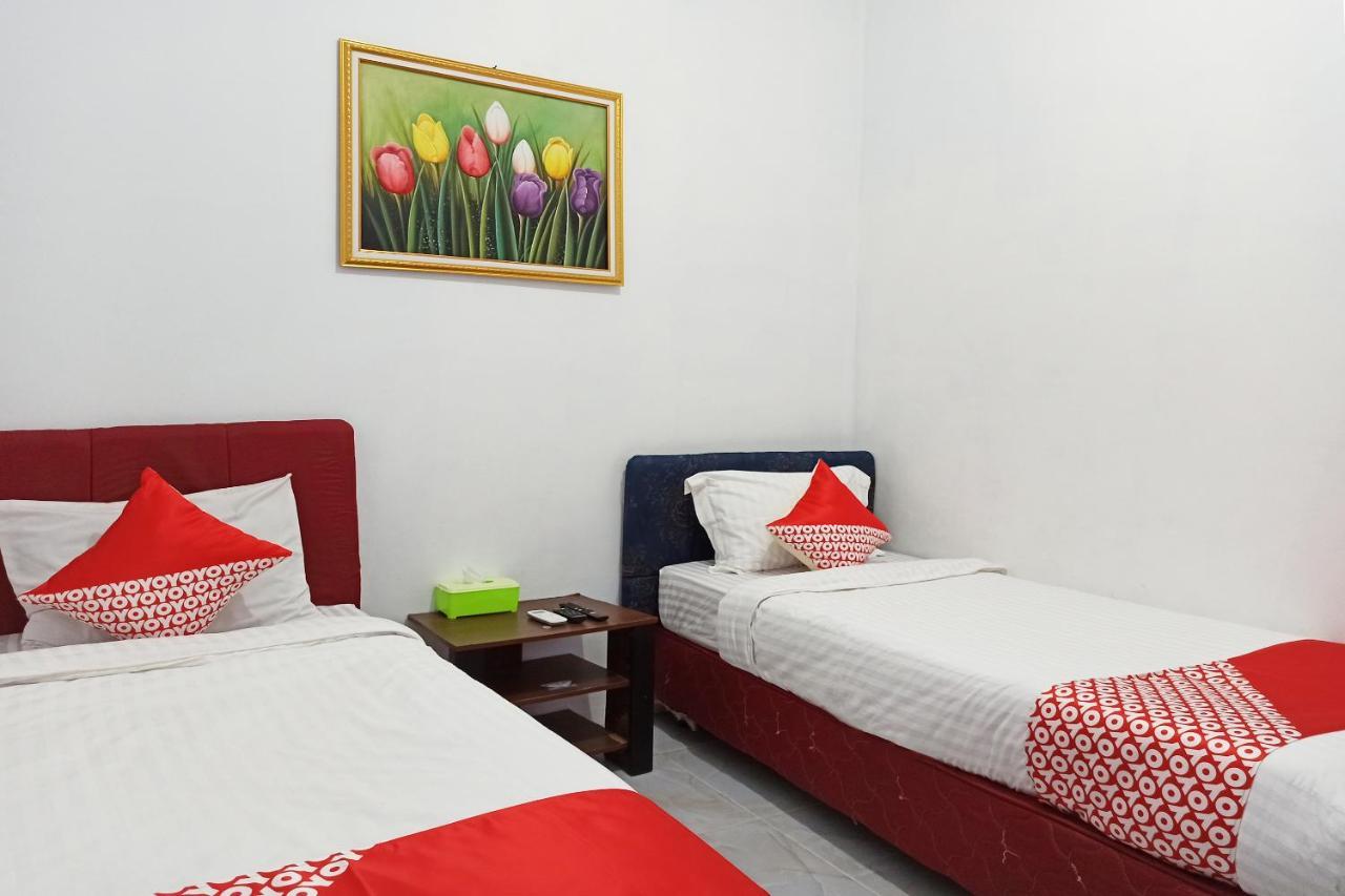 Oyo 2611 Hotel Krui Syariah Exterior photo